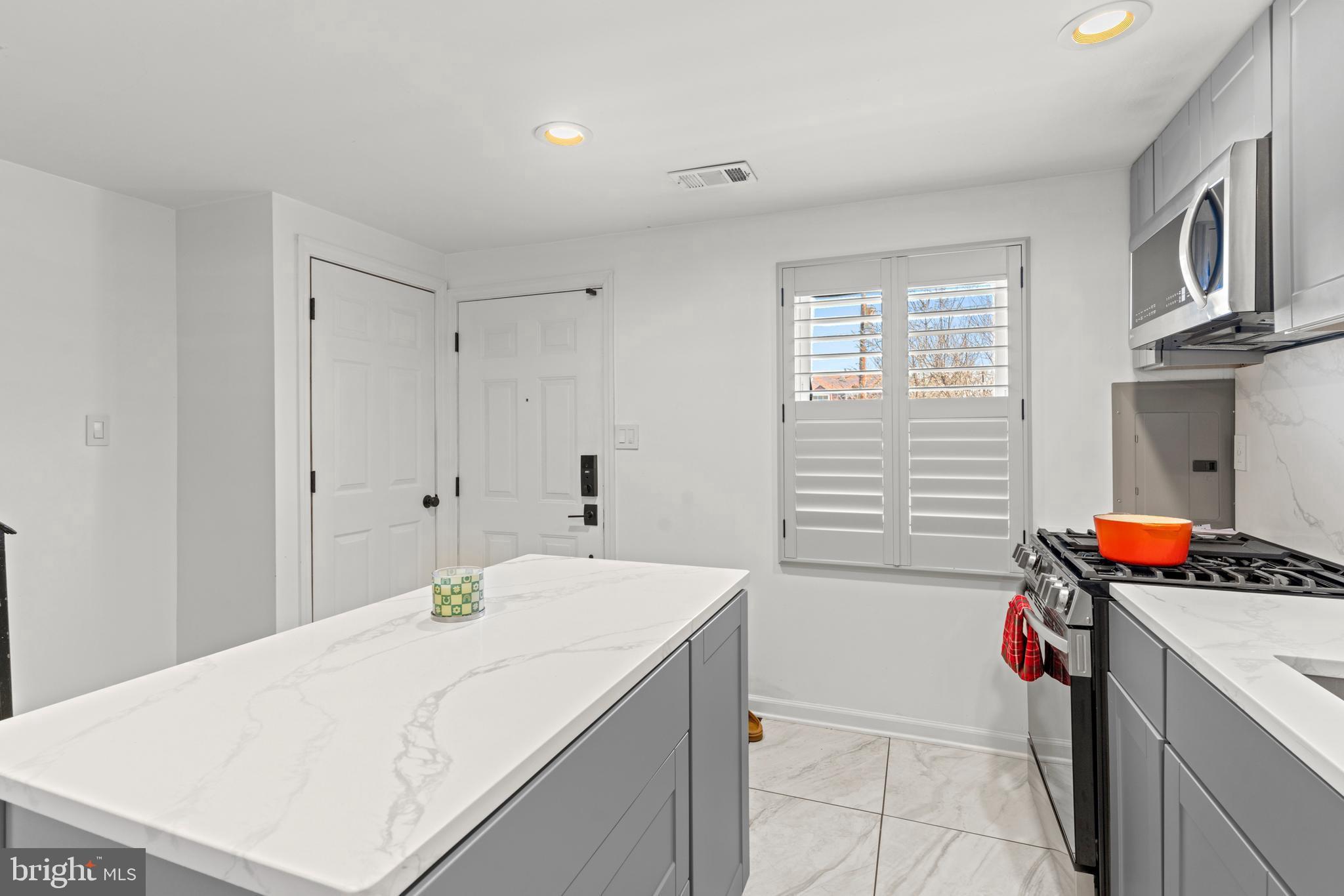 WINDMILL SQUARE - Residential Lease