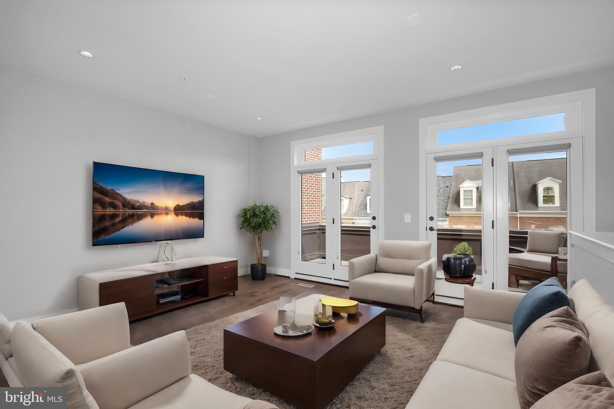 OLD TOWN ALEXANDRIA - Residential