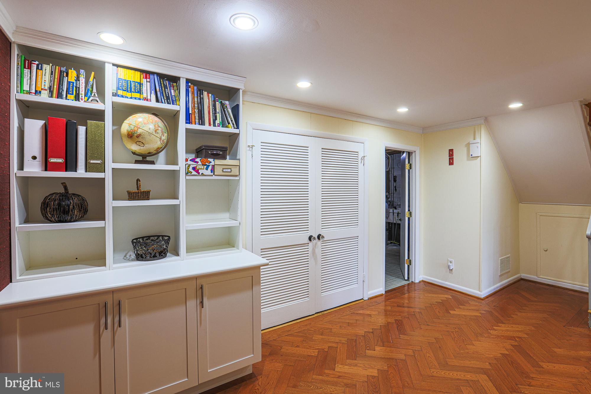 BUCKINGHAM MANOR - Residential