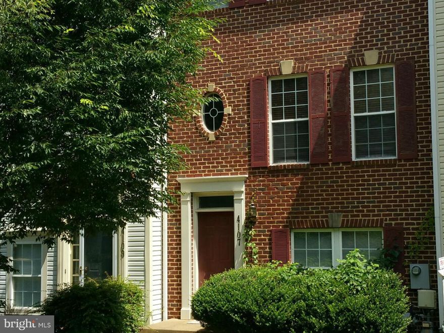 Well maintained townhome, close to shopping and Government Center. Kitchen has breakfast area. Pets accepted on a case by case basis. Lower level rec room with entrance to two car garage.