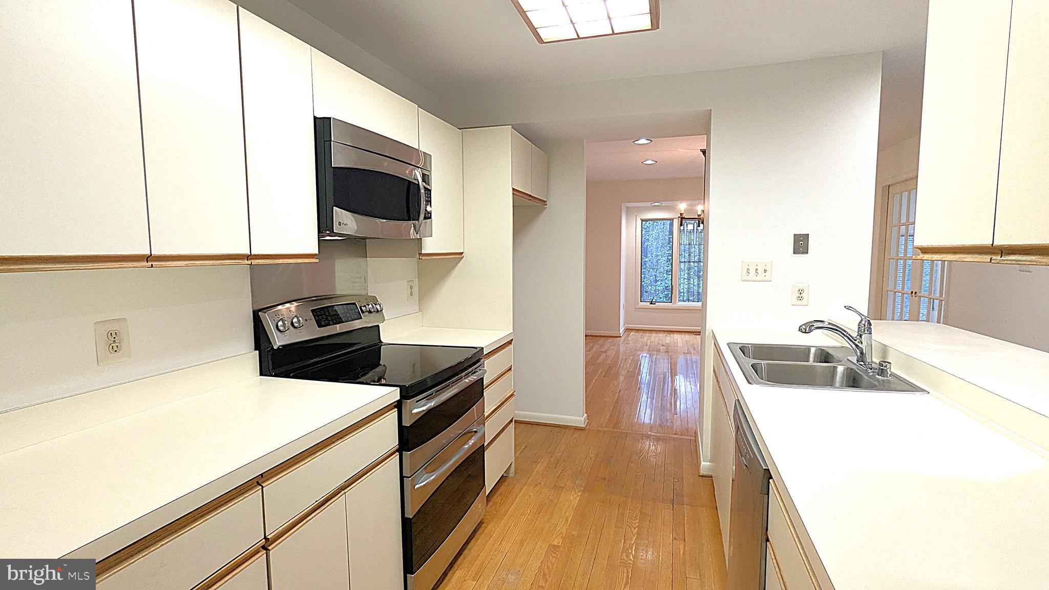 RESTON - Residential