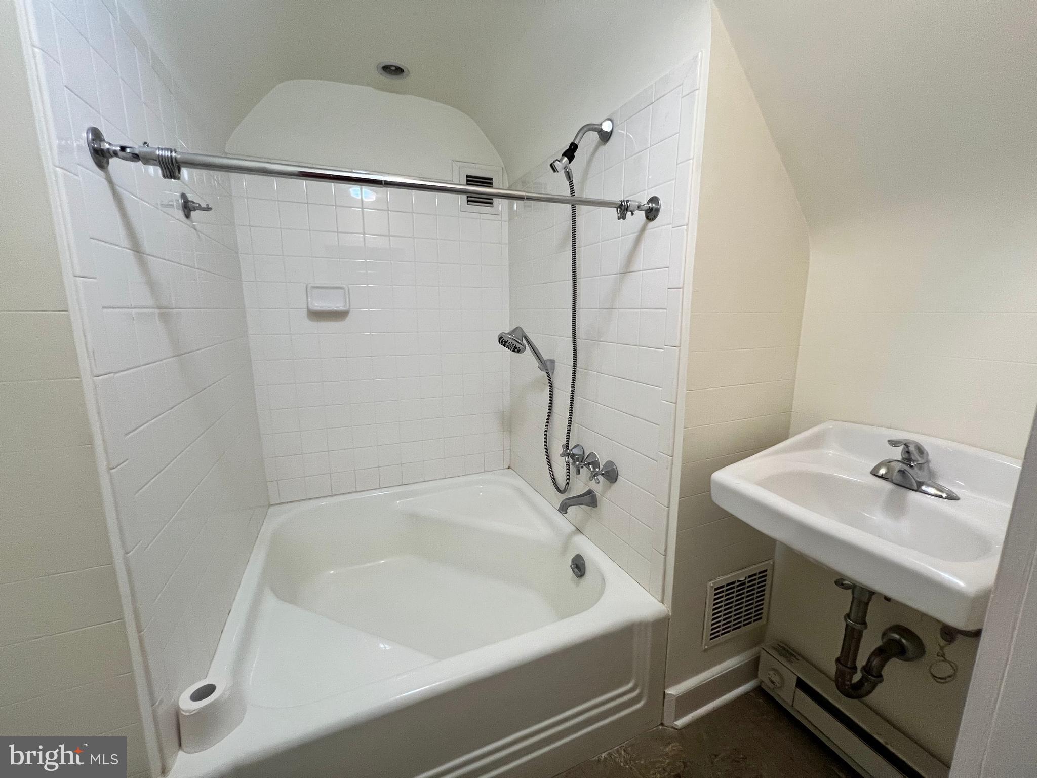 GLEN LEA - Residential