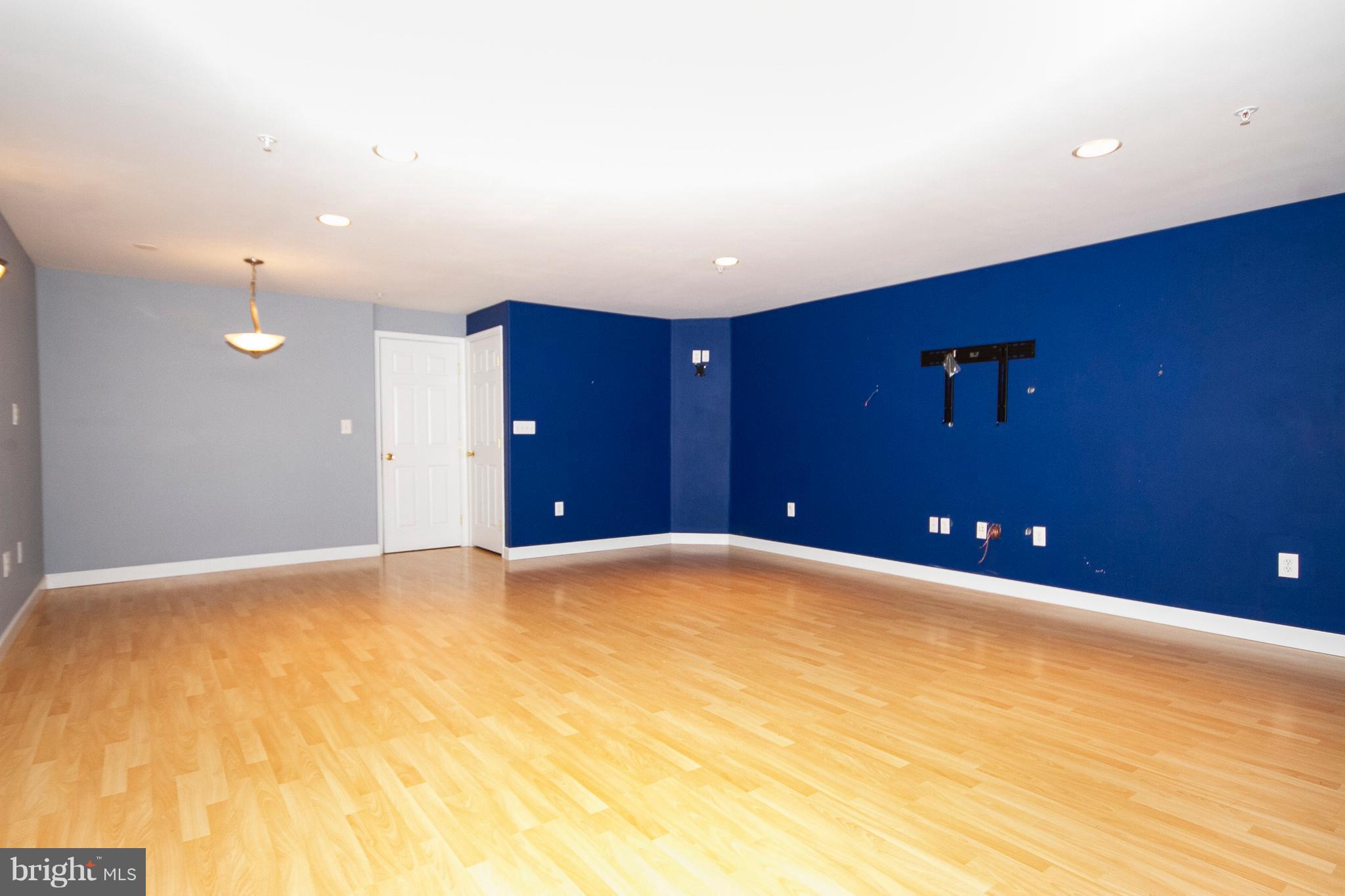 CONSTANT FRIENDSHIP - Residential Lease