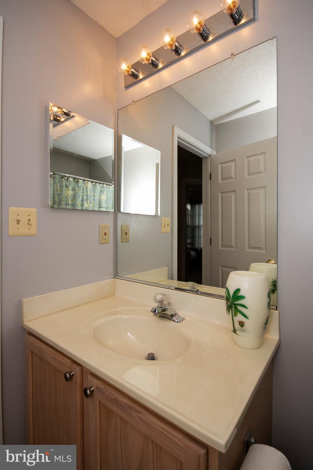 CONSTANT FRIENDSHIP - Residential Lease