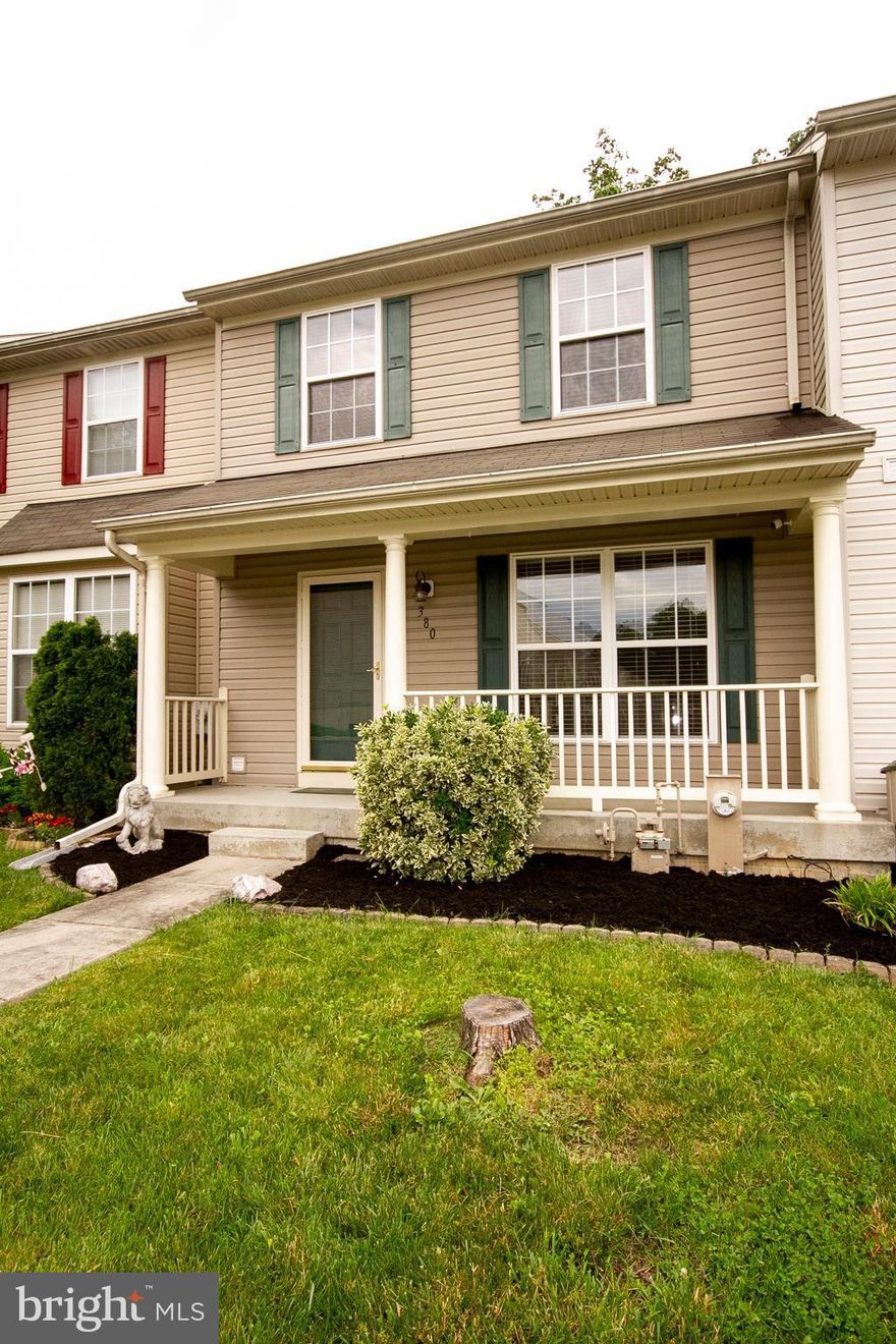 BEAUTIFUL 3 LEVEL TOWNHOUSE W/3 FULL BUMP-OUTS! OPEN CONCEPT LIVING W/LAMINATE FLOORS, EAT-IN KITCHEN W/SS APPL, AND PASS THROUGH TO SUNROOM. UPDATED BATHS, W/ CARPET THROUGHOUT UPPER LEVEL. SPACIOUS MASTER BEDROOM W/SOAKING TUB & SEP SHOWER. FABULOUS LOWER LEVEL FAMILY RM W/GAS FIREPLACE, & WALK-OUT TO LEVEL FENCED YARD BACKING TO TREES. THIS HOUSE WILL NOT LAST LONG!!