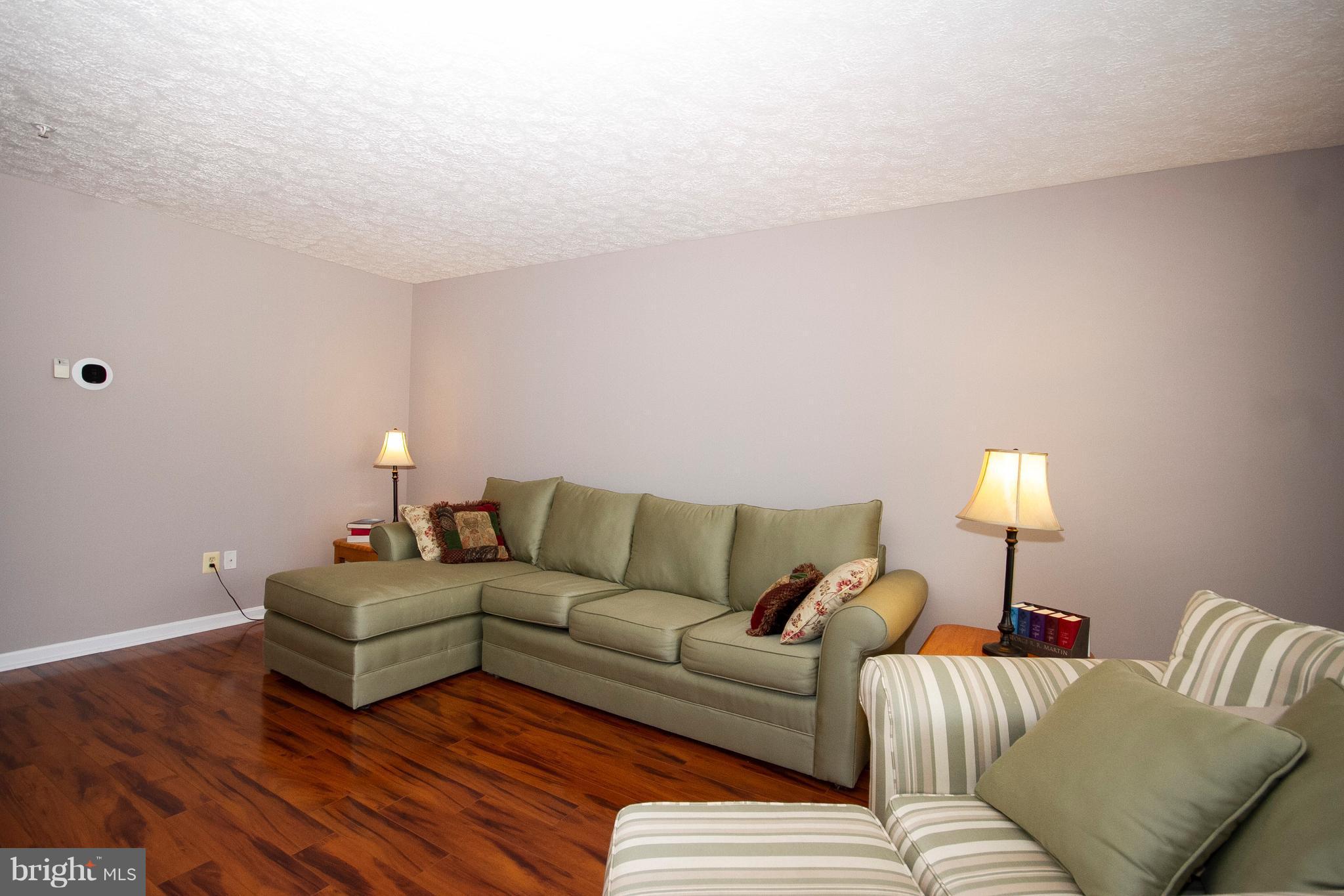 CONSTANT FRIENDSHIP - Residential Lease