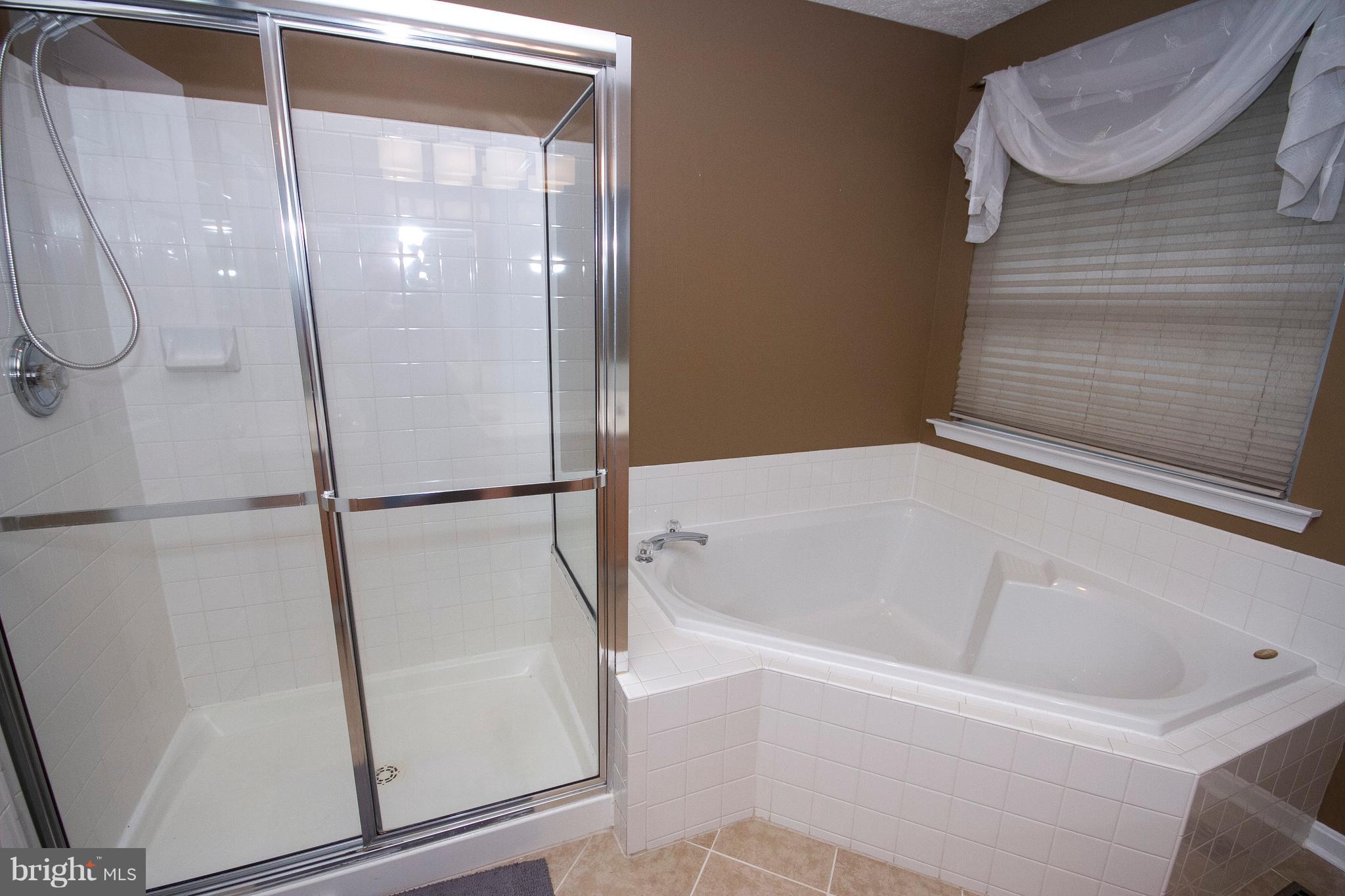 CONSTANT FRIENDSHIP - Residential Lease