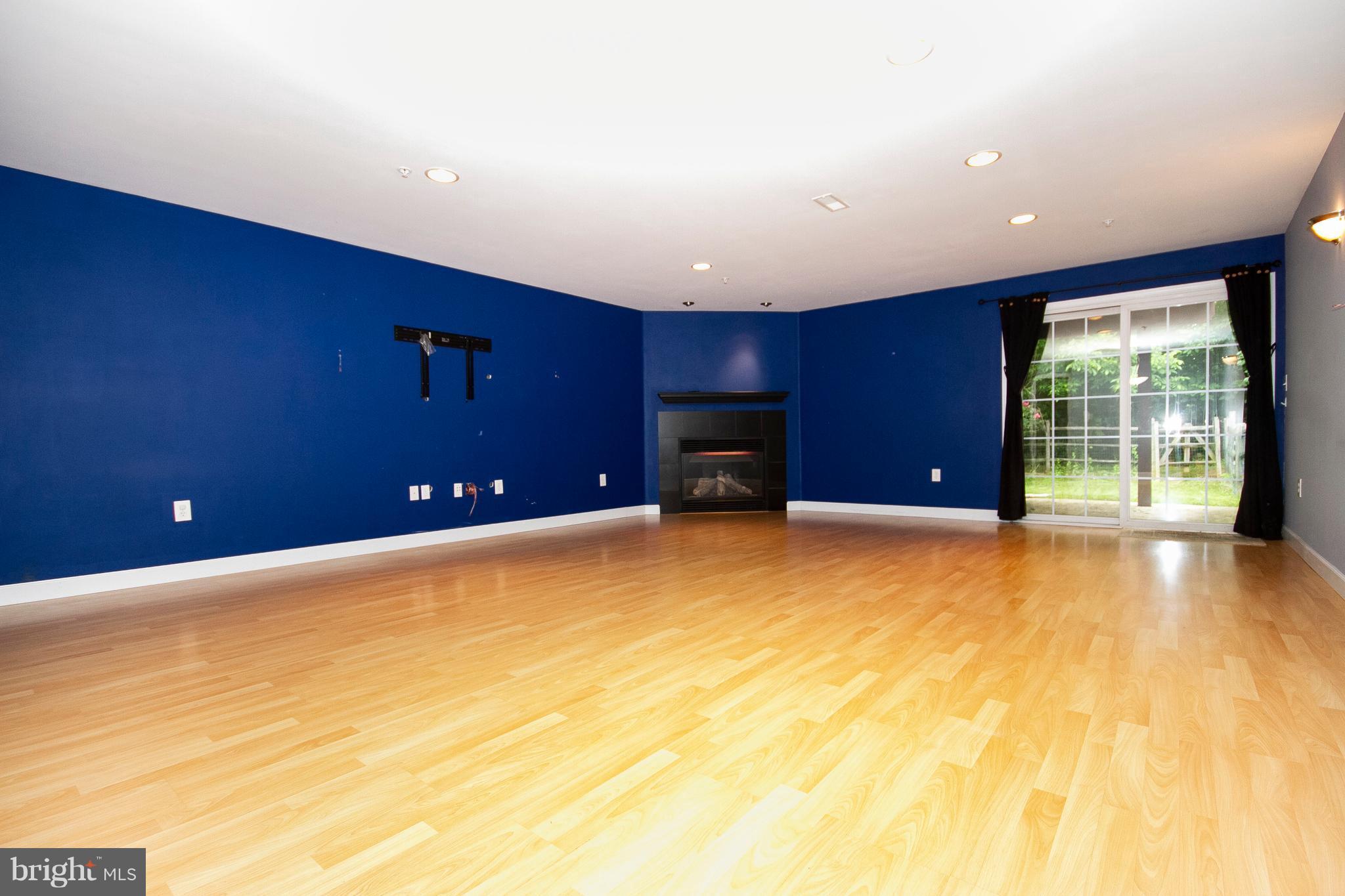 CONSTANT FRIENDSHIP - Residential Lease