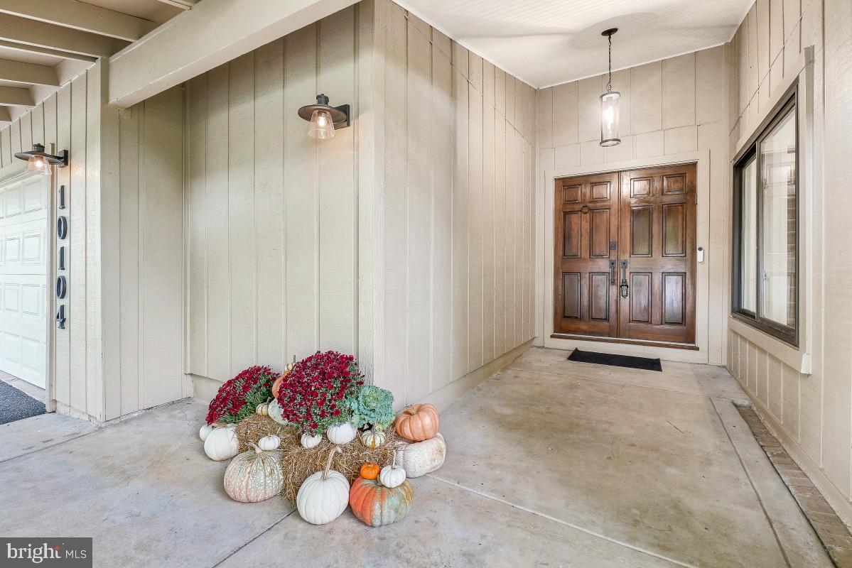 10104 GRAYHORSE COURT