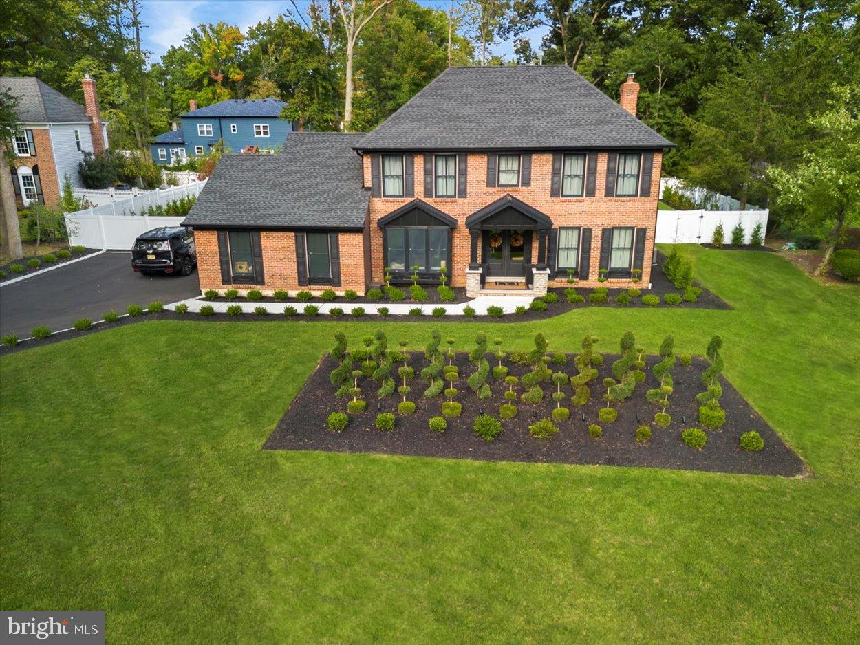 9 WOOD LAKE COURT
