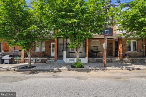 Townhouse For Sale - 1613 Louis Street<br/> CAMDEN, NJ 08104