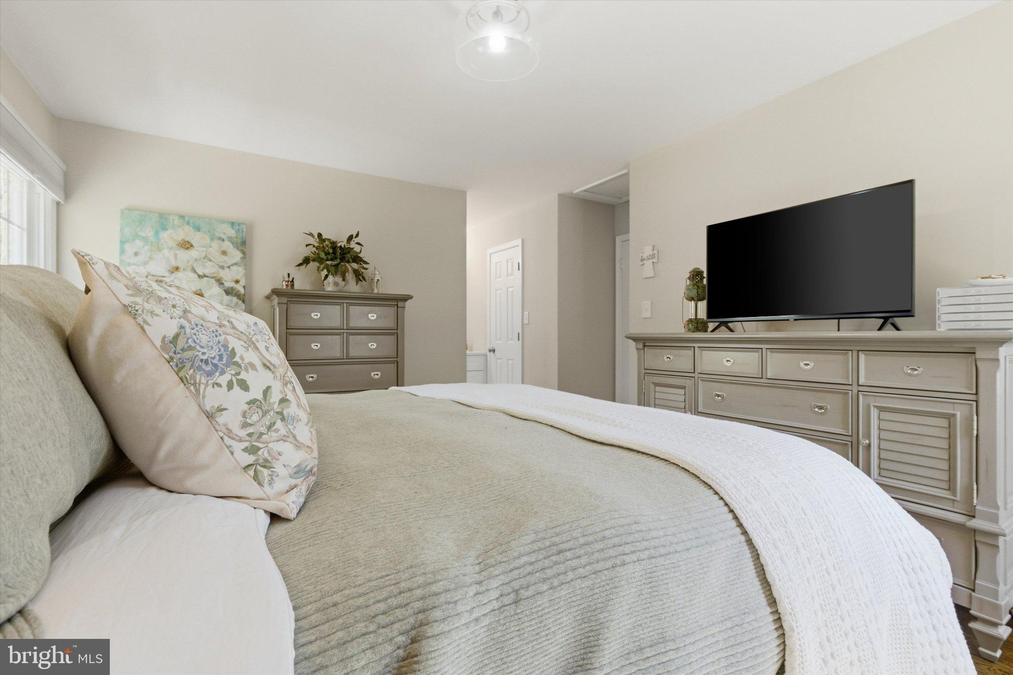 LAKE BRADDOCK - Residential