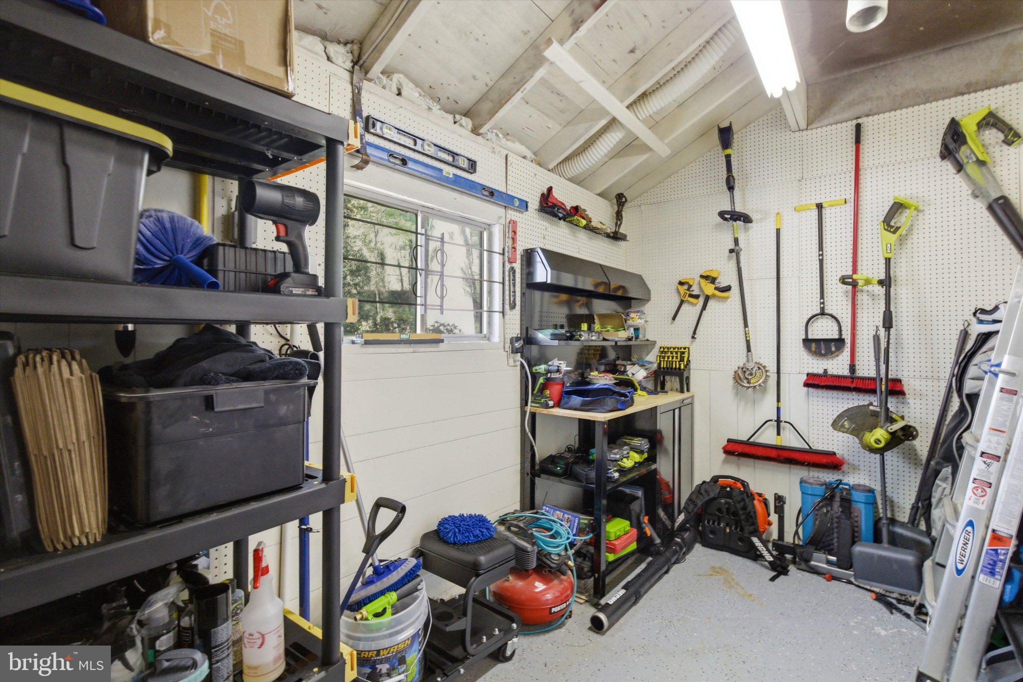 LAKE BRADDOCK - Residential