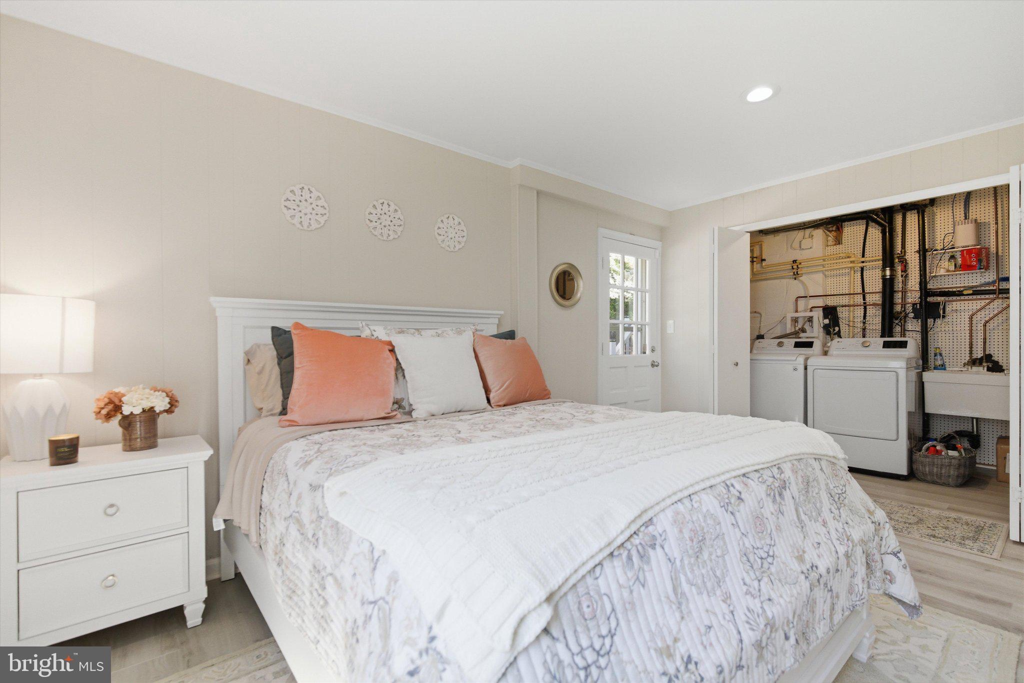 LAKE BRADDOCK - Residential