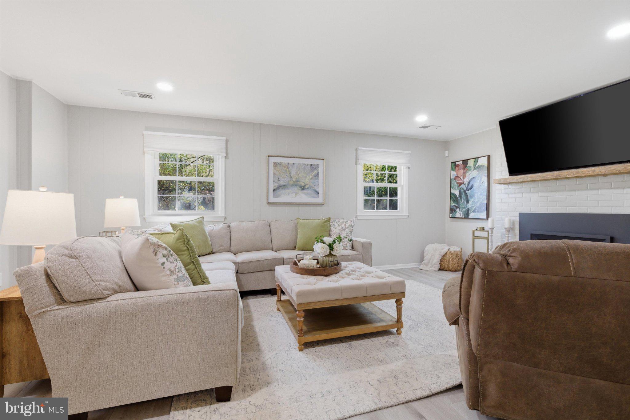 LAKE BRADDOCK - Residential