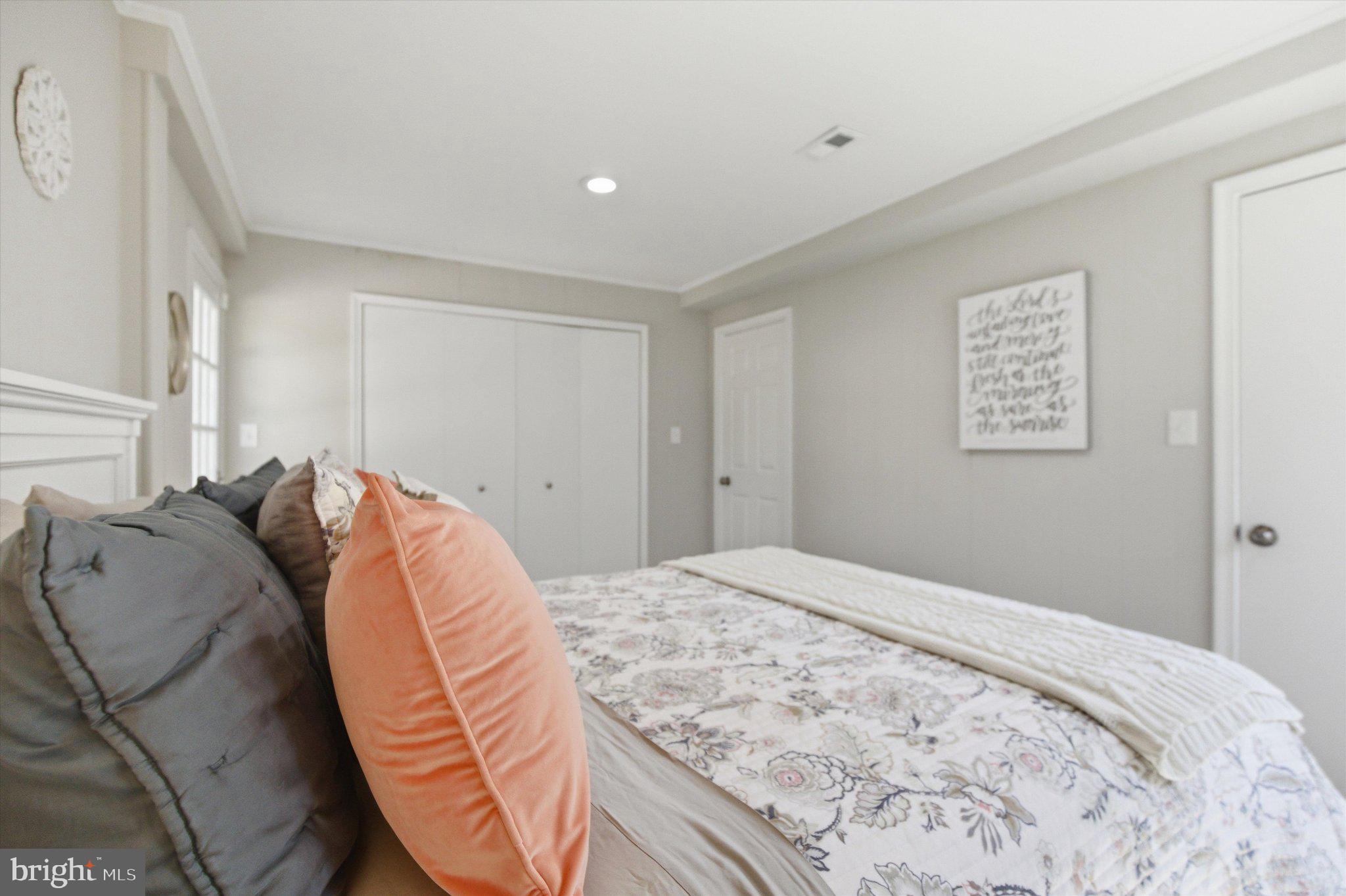 LAKE BRADDOCK - Residential