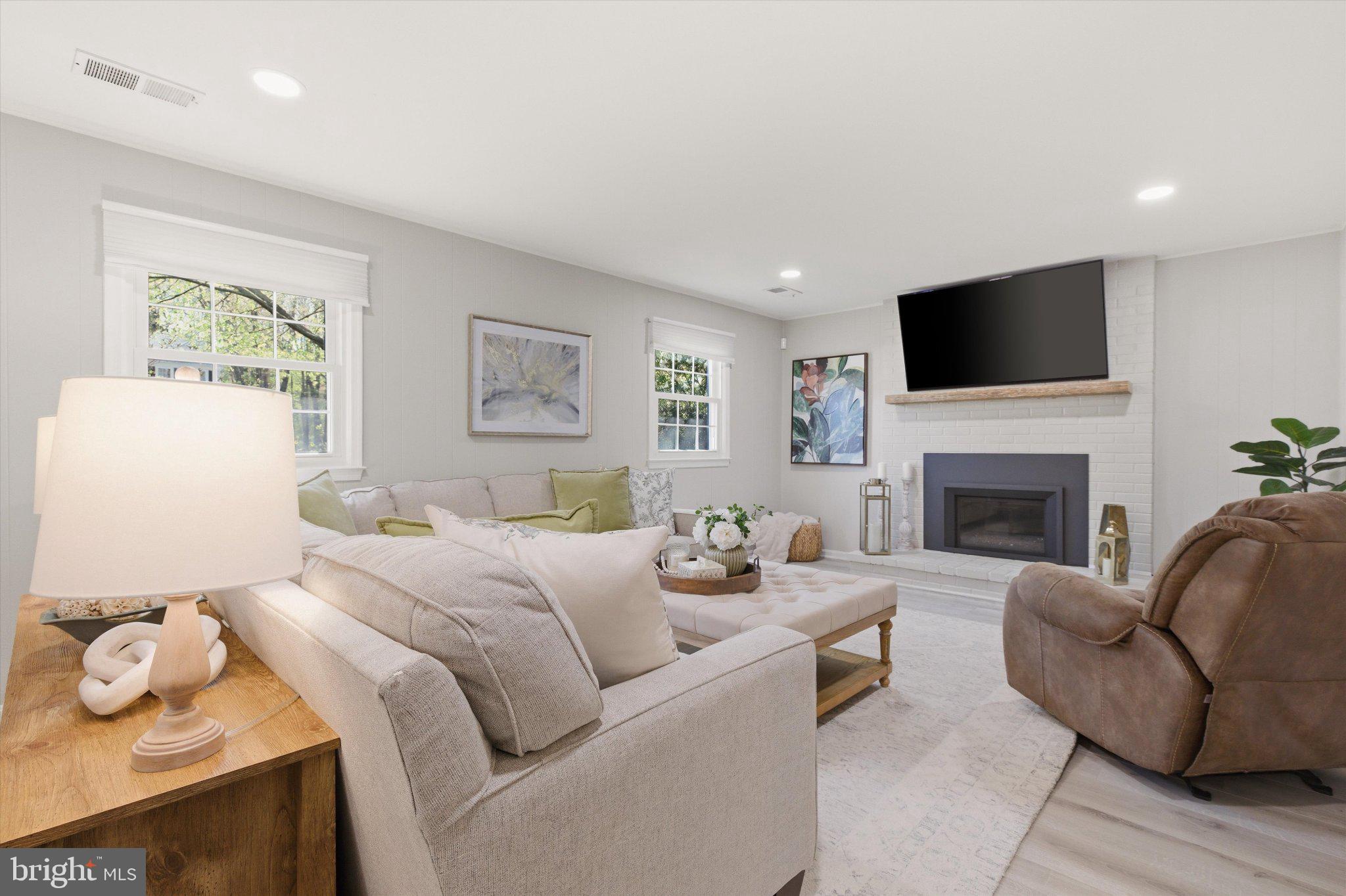 LAKE BRADDOCK - Residential