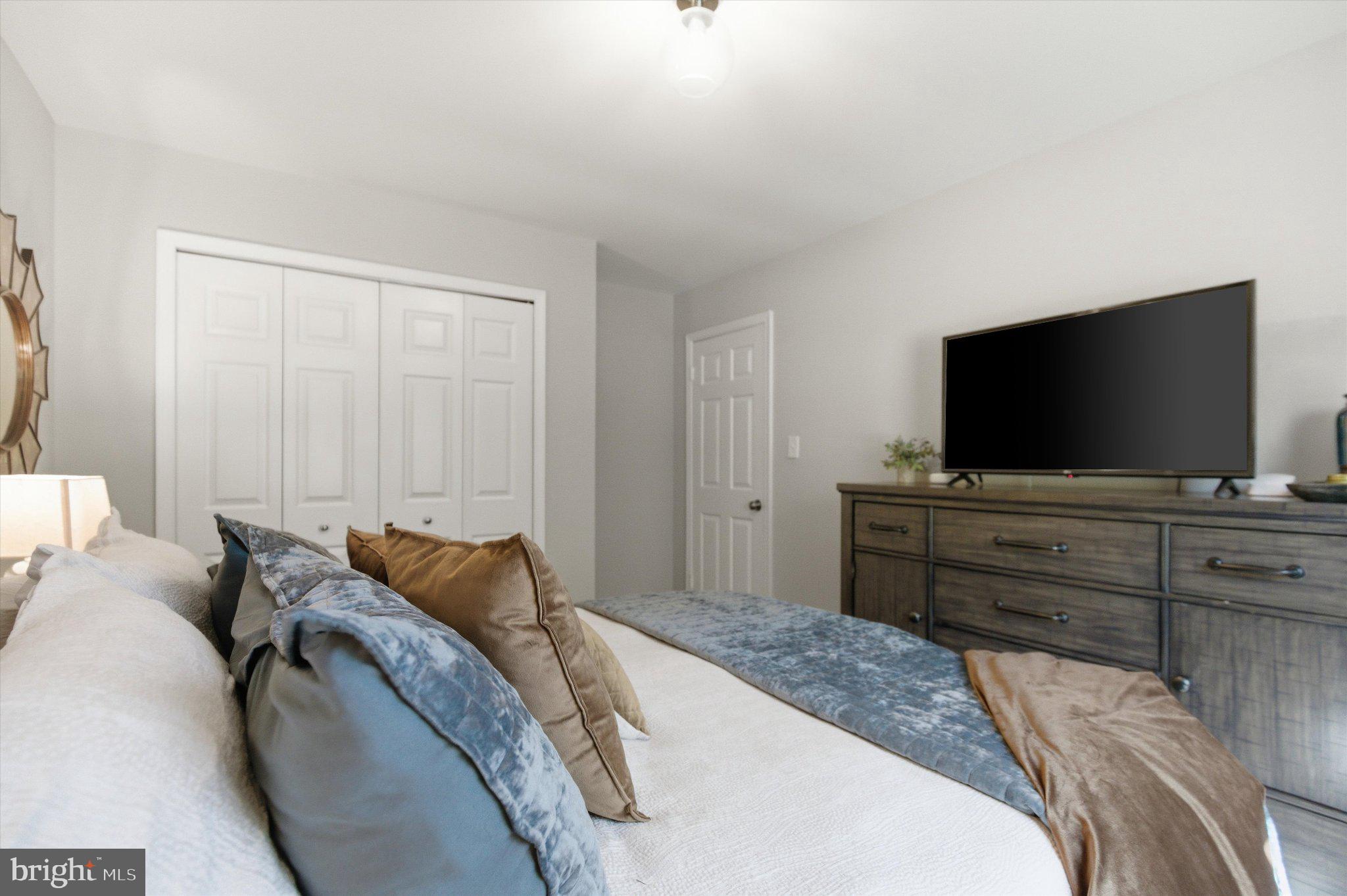 LAKE BRADDOCK - Residential