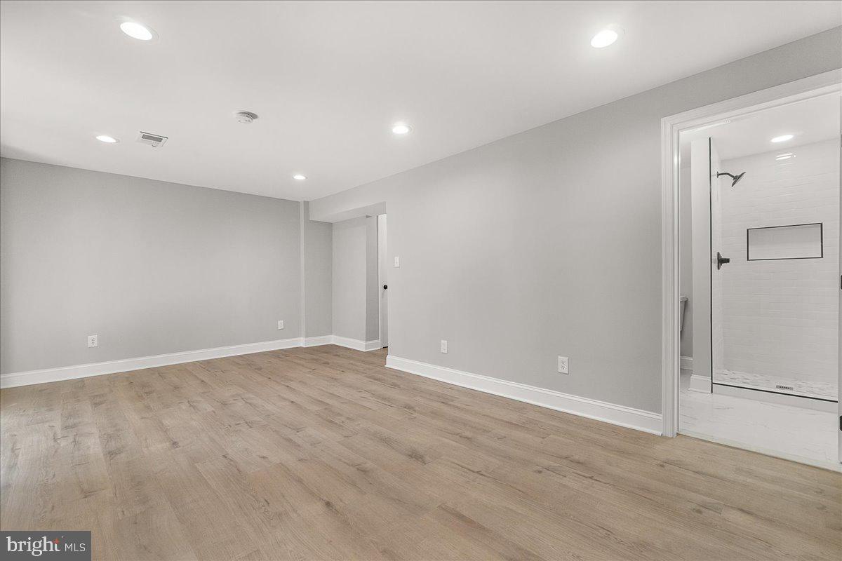 SHADY GROVE VILLAGE - Residential