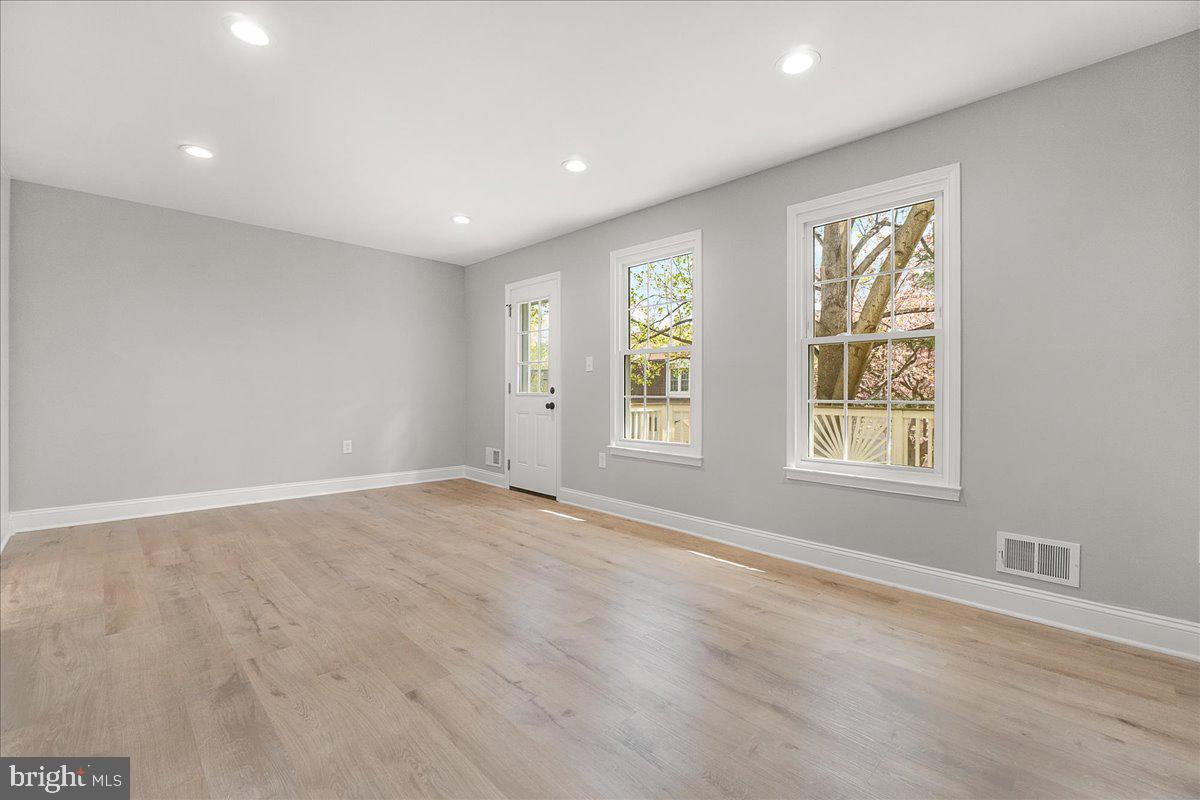 SHADY GROVE VILLAGE - Residential