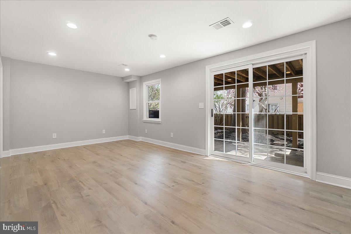 SHADY GROVE VILLAGE - Residential