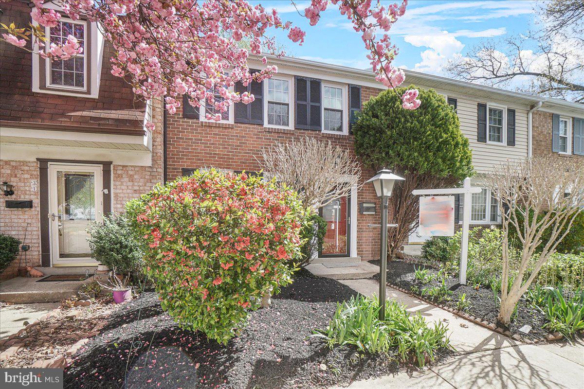 SHADY GROVE VILLAGE - Residential