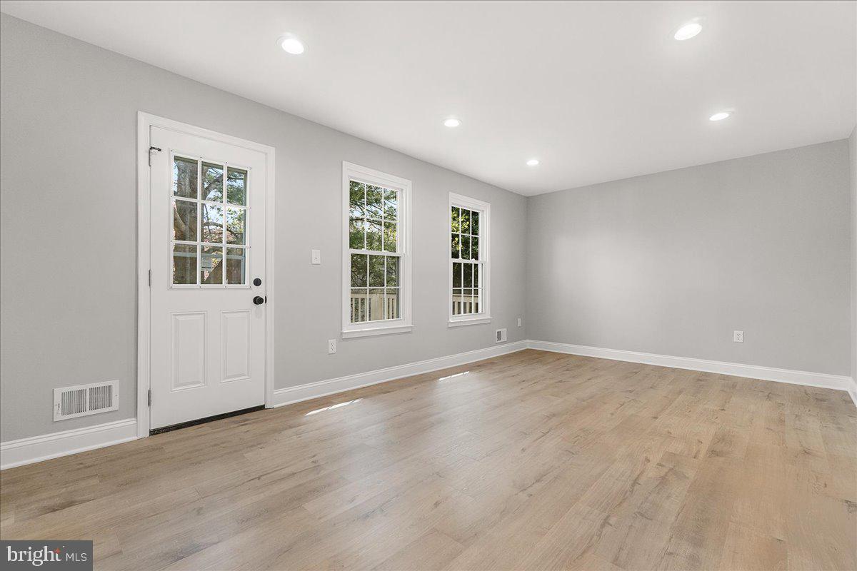 SHADY GROVE VILLAGE - Residential