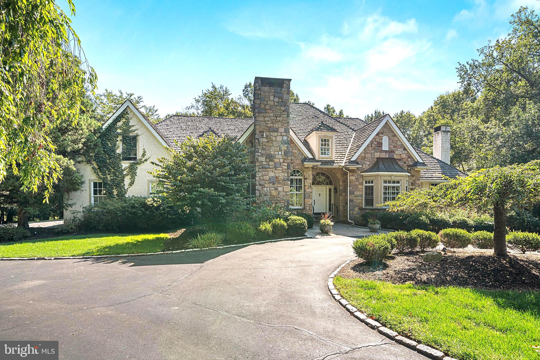 5 MERCER GATE DRIVE