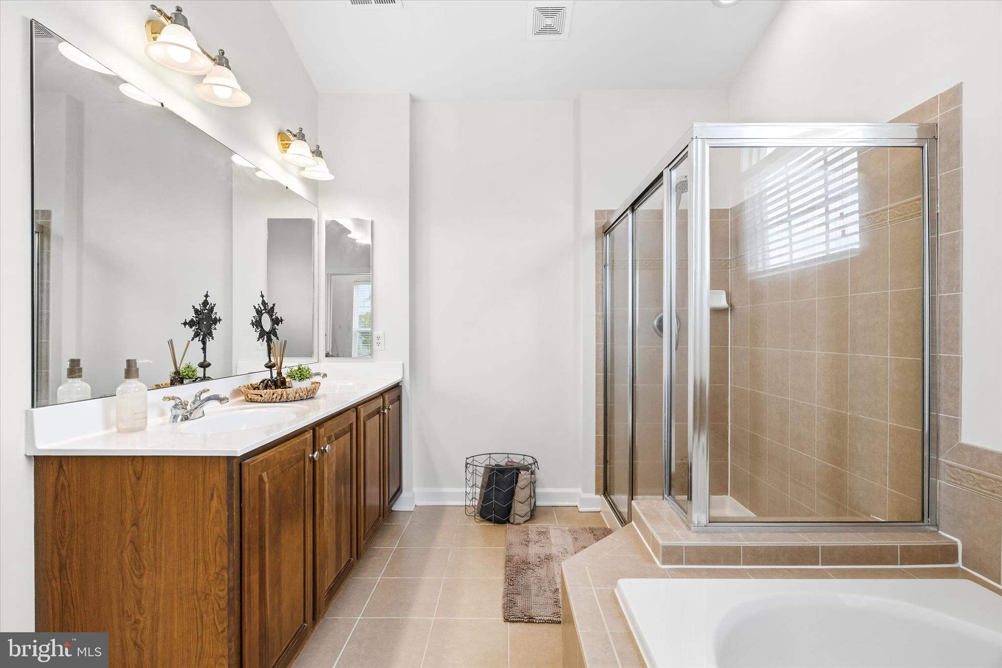 ADAMSTOWN COMMONS - Residential