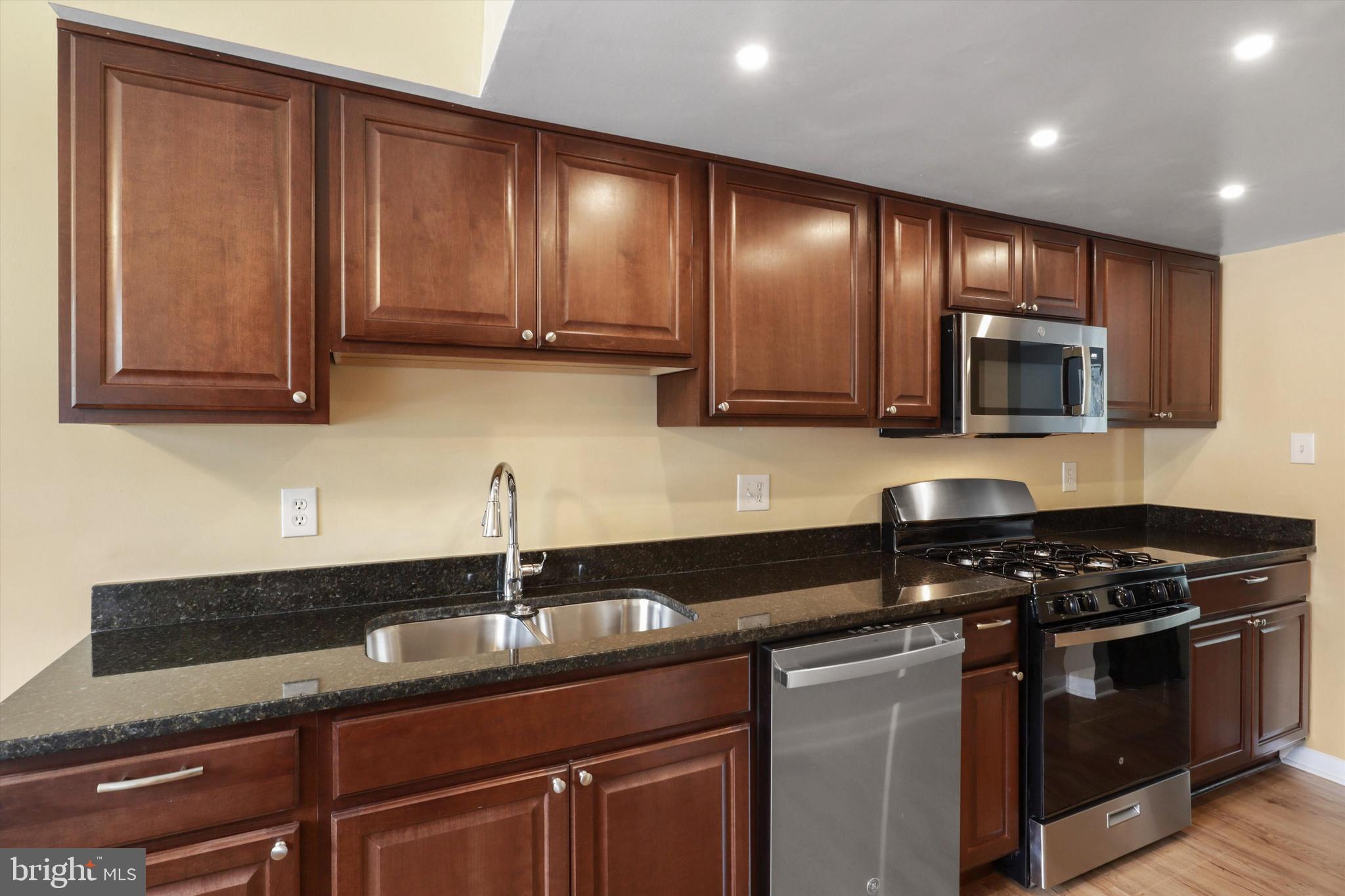 DALE CITY - Residential Lease