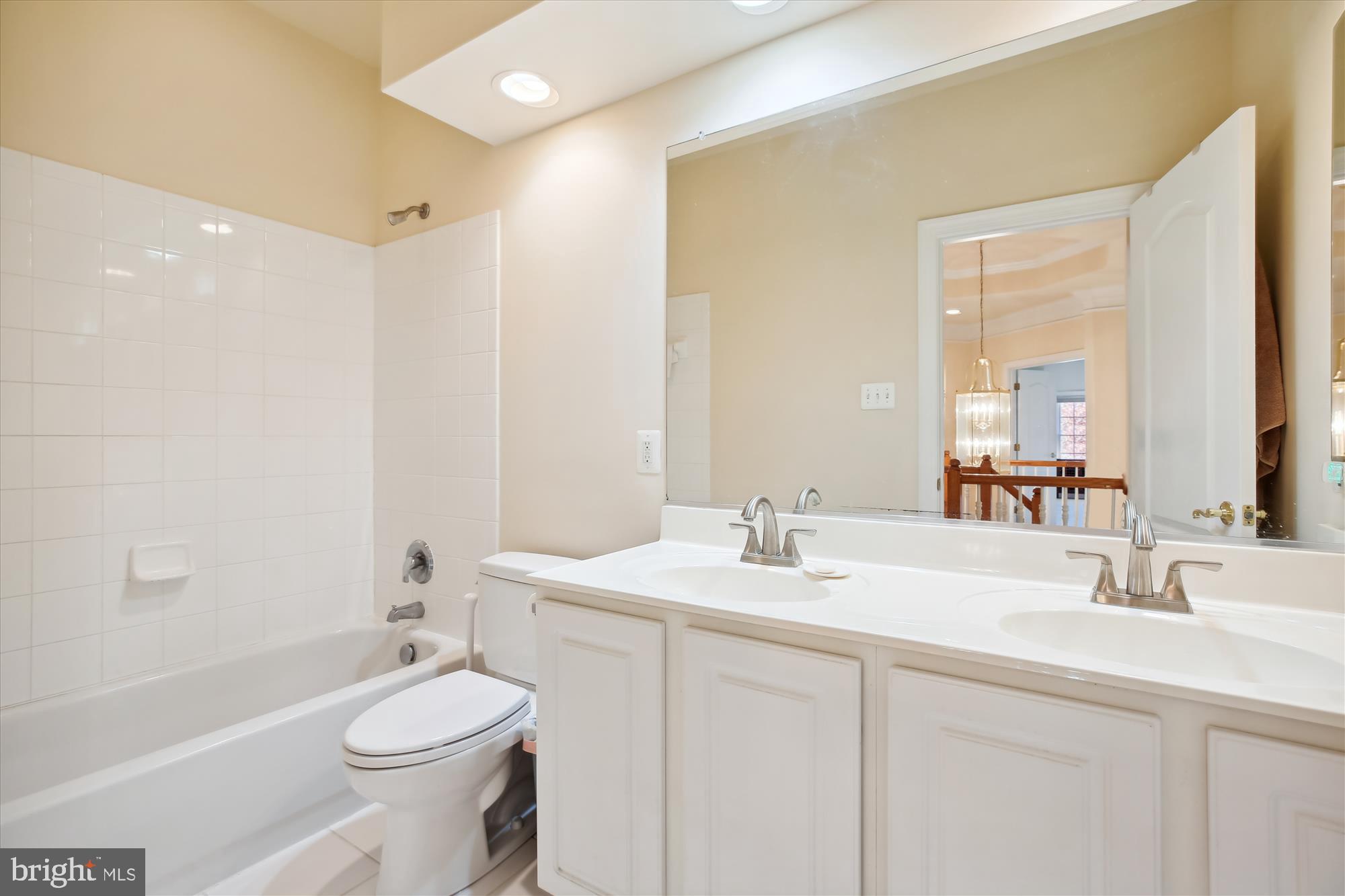 KINGS CROSSING - Residential