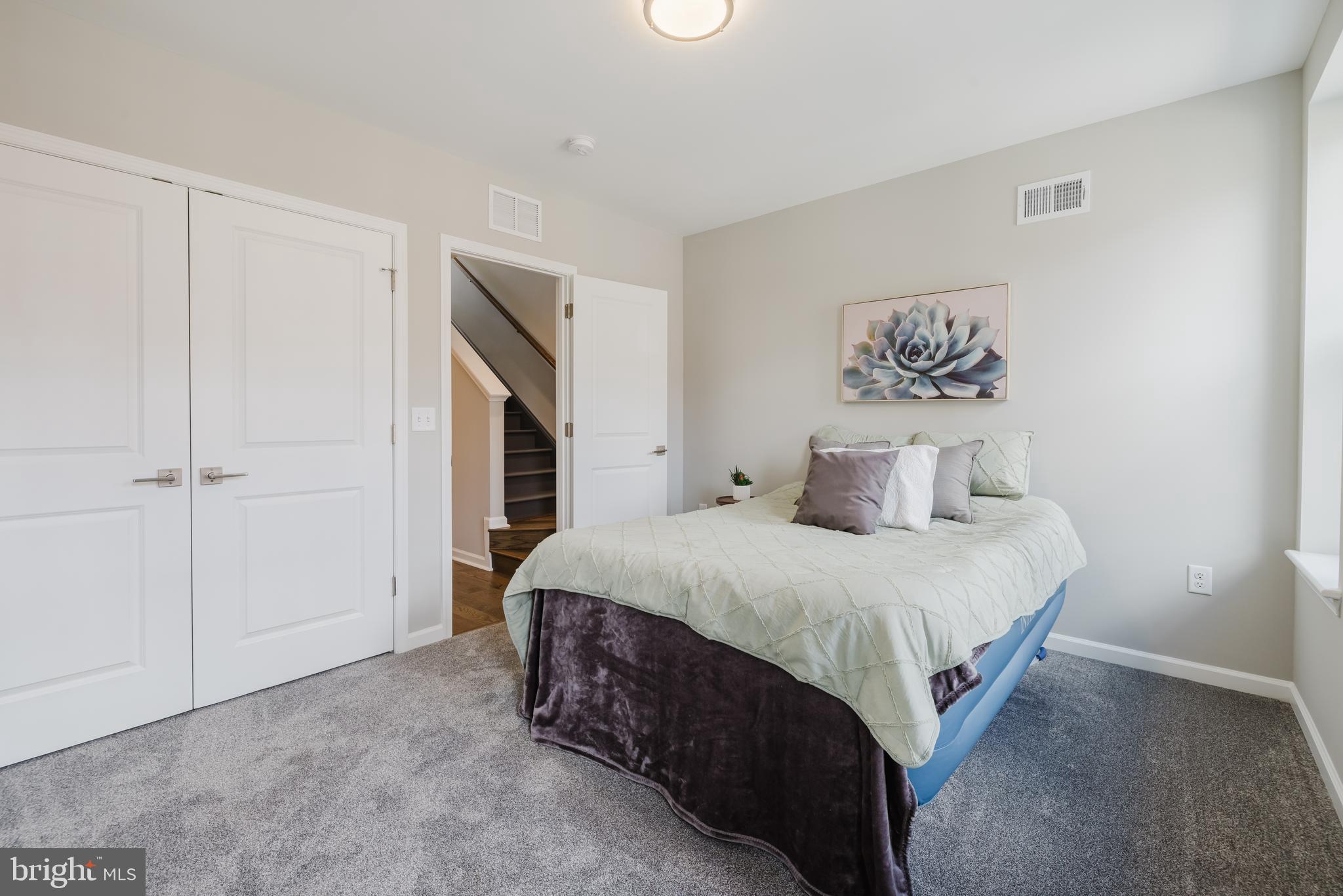 JOHNSTON SQUARE - Residential