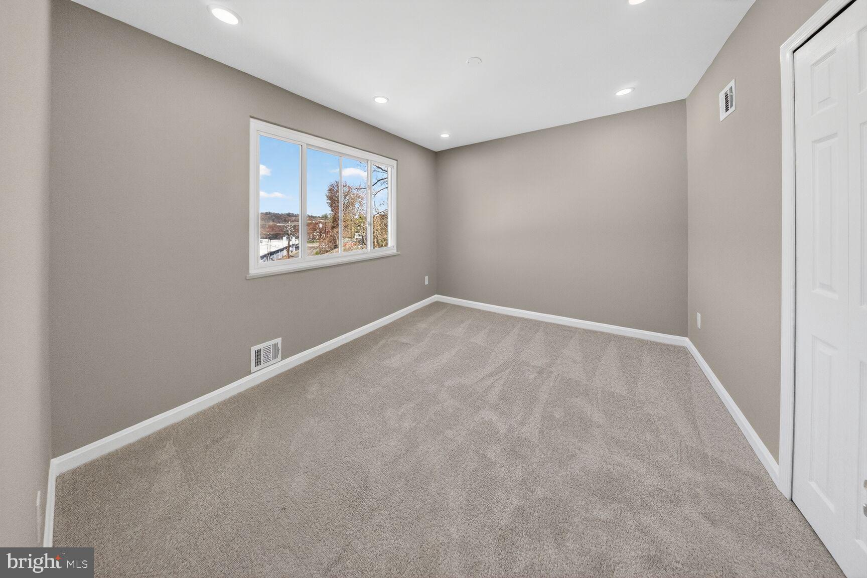 OXON RUN HILLS - Residential