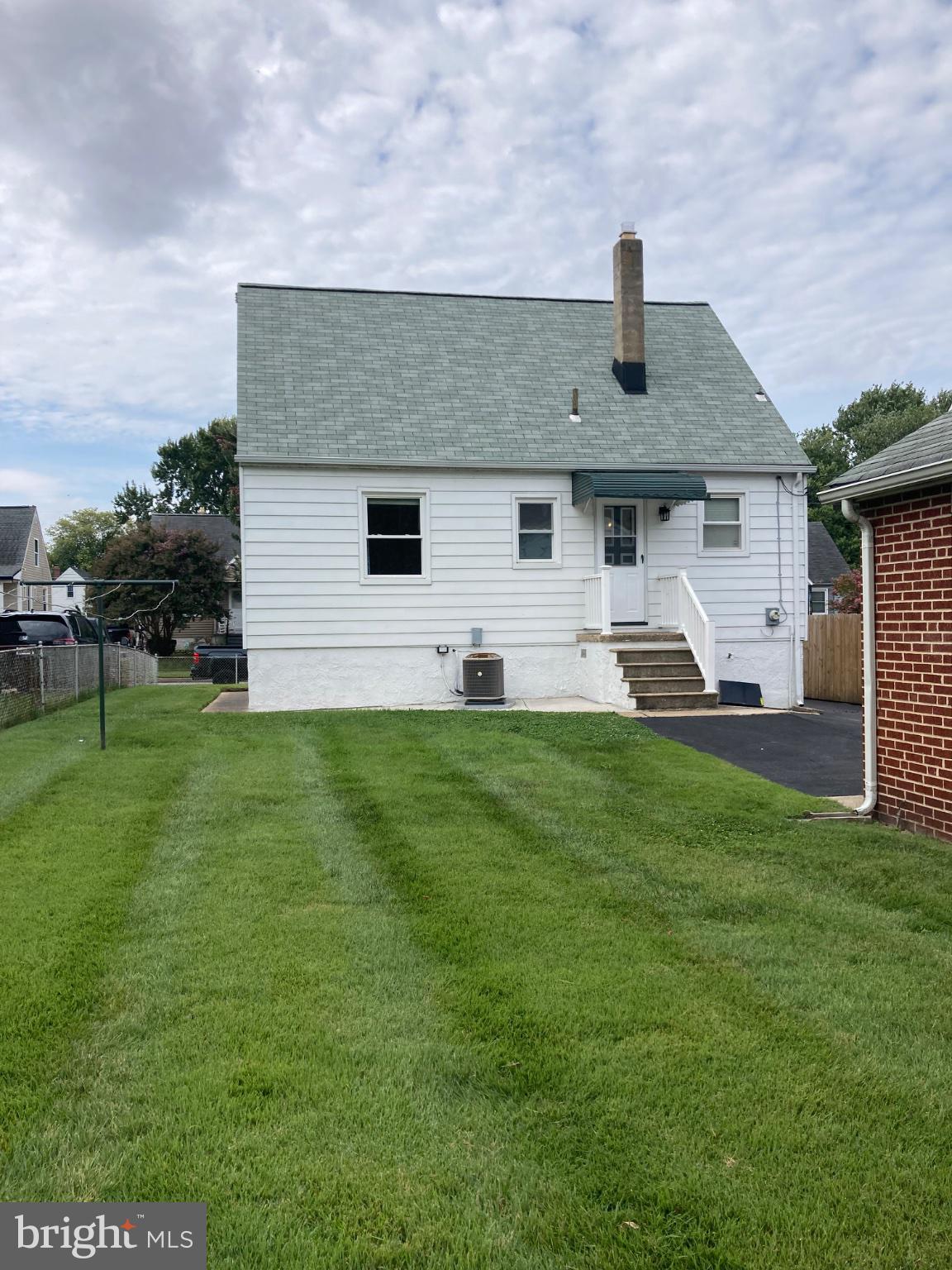 1607 LESLIE ROAD