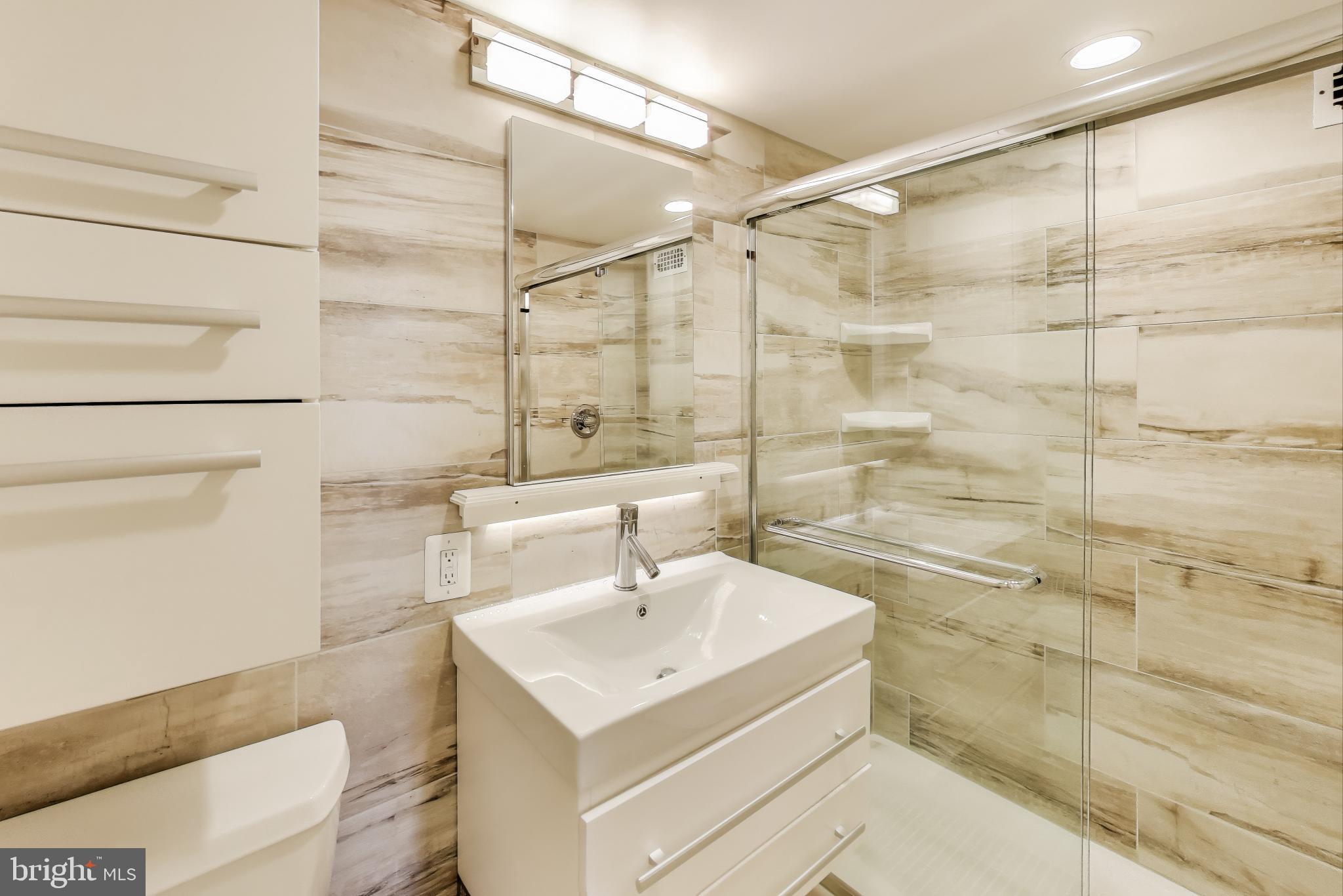 AMERICANA CENTRE - Residential Lease