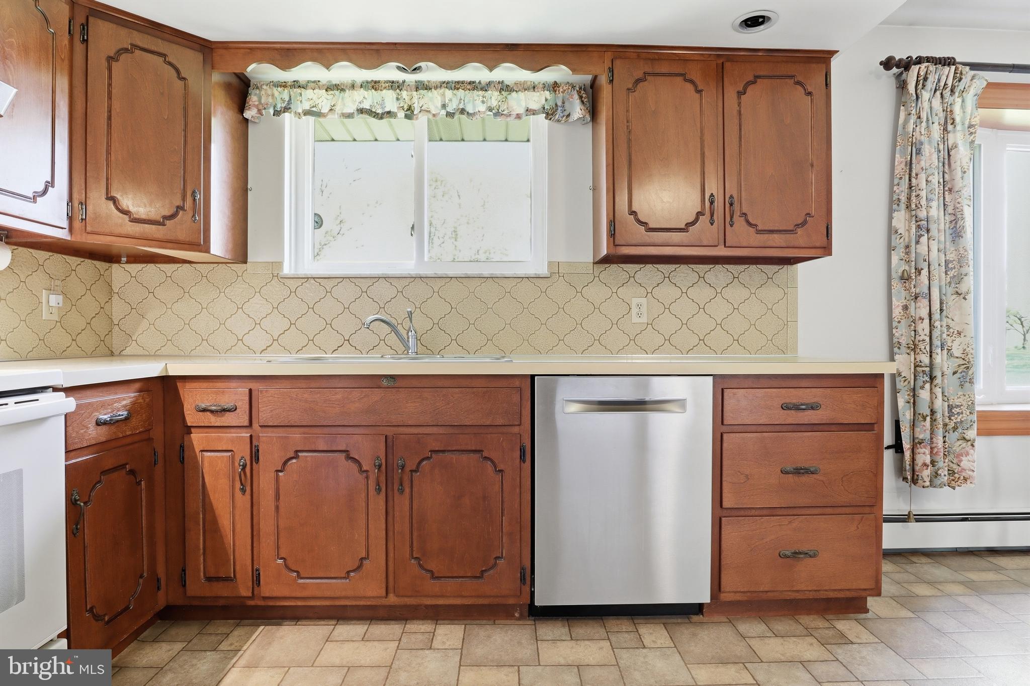 EAST MANCHESTER TWP. - Residential