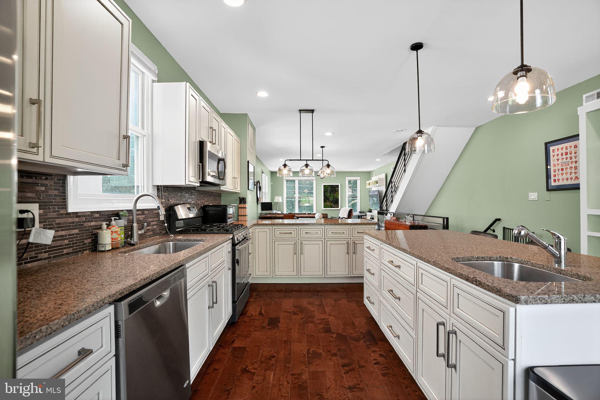 ROXBOROUGH - Residential