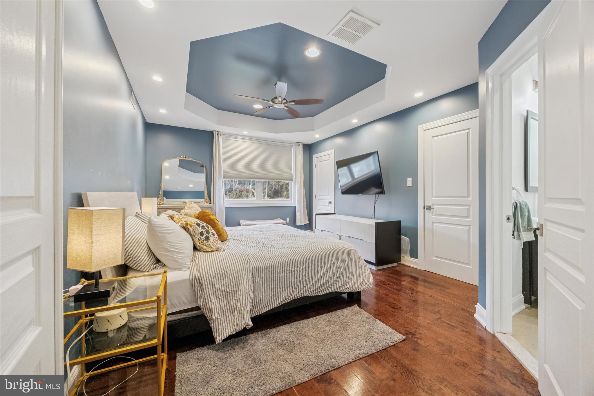 ROXBOROUGH - Residential