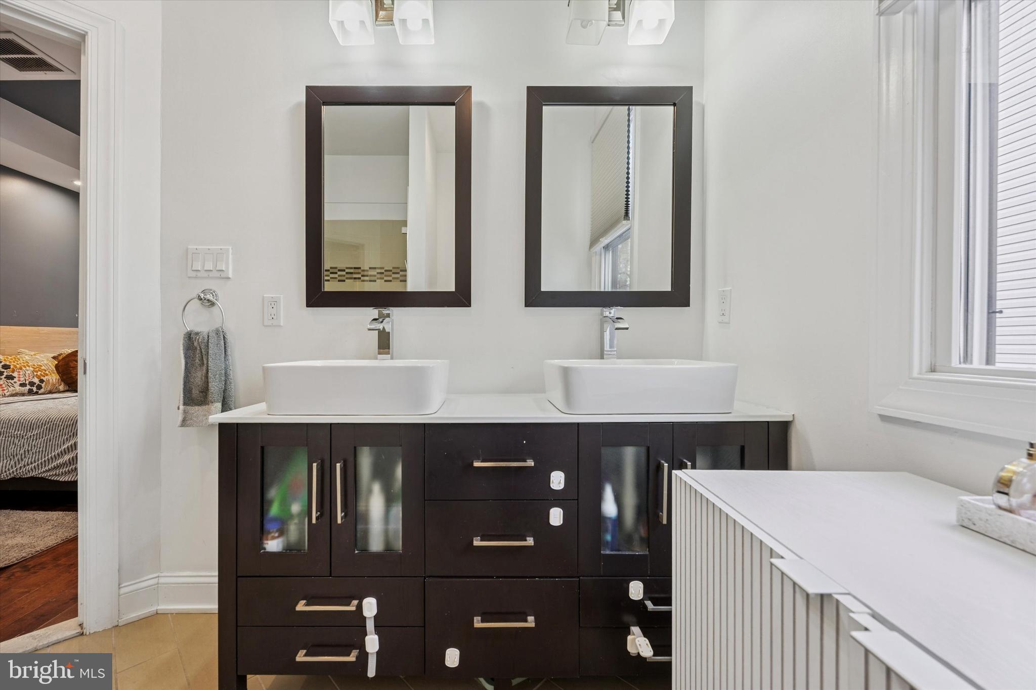 ROXBOROUGH - Residential