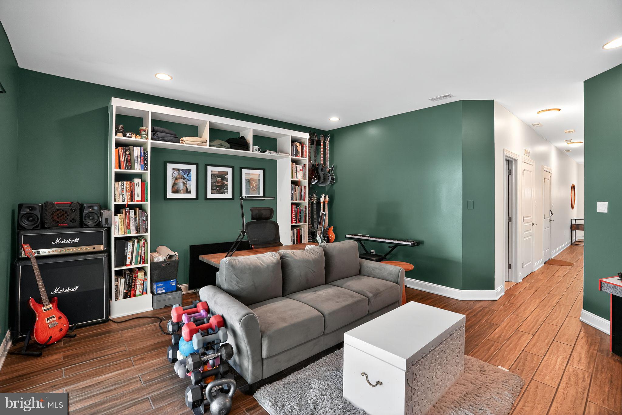 ROXBOROUGH - Residential