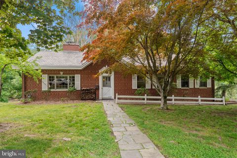 Photo of 8316 Macarthur Rd, GLENSIDE, PA 19038 (MLS # PAMC2180892)