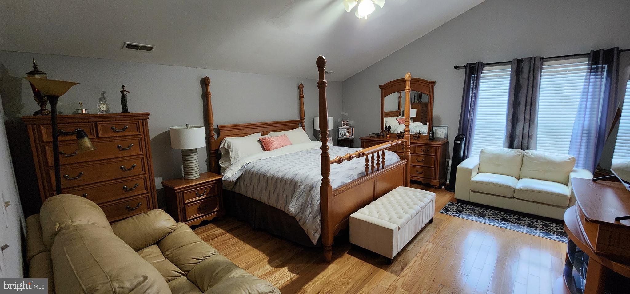 NORTHRIDGE - Residential