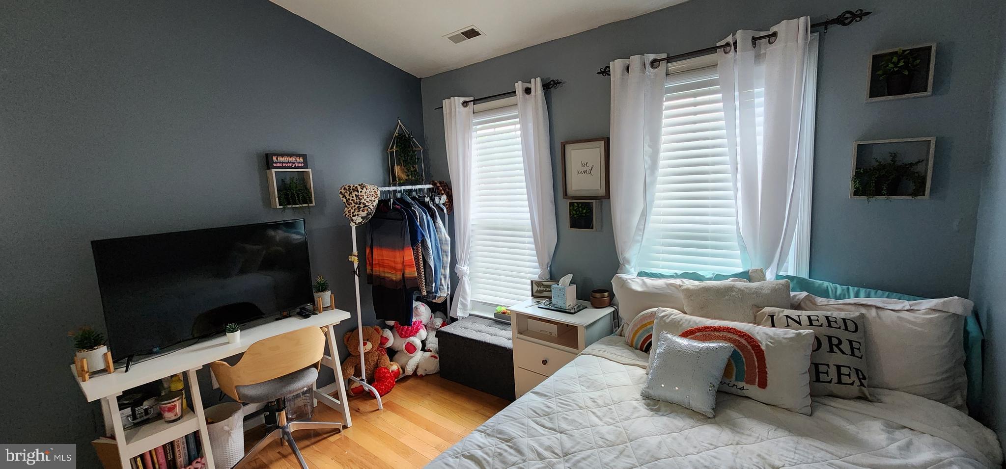 NORTHRIDGE - Residential