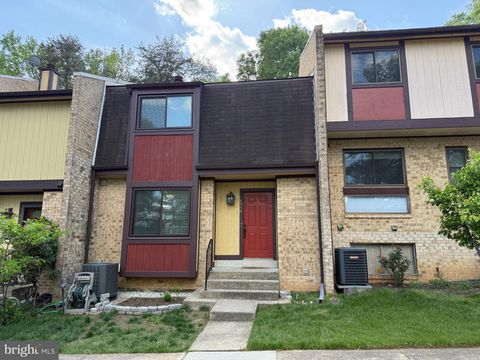 Photo of 6894 Deer Run Drive, ALEXANDRIA, VA 22306 (MLS # VAFX2306080)