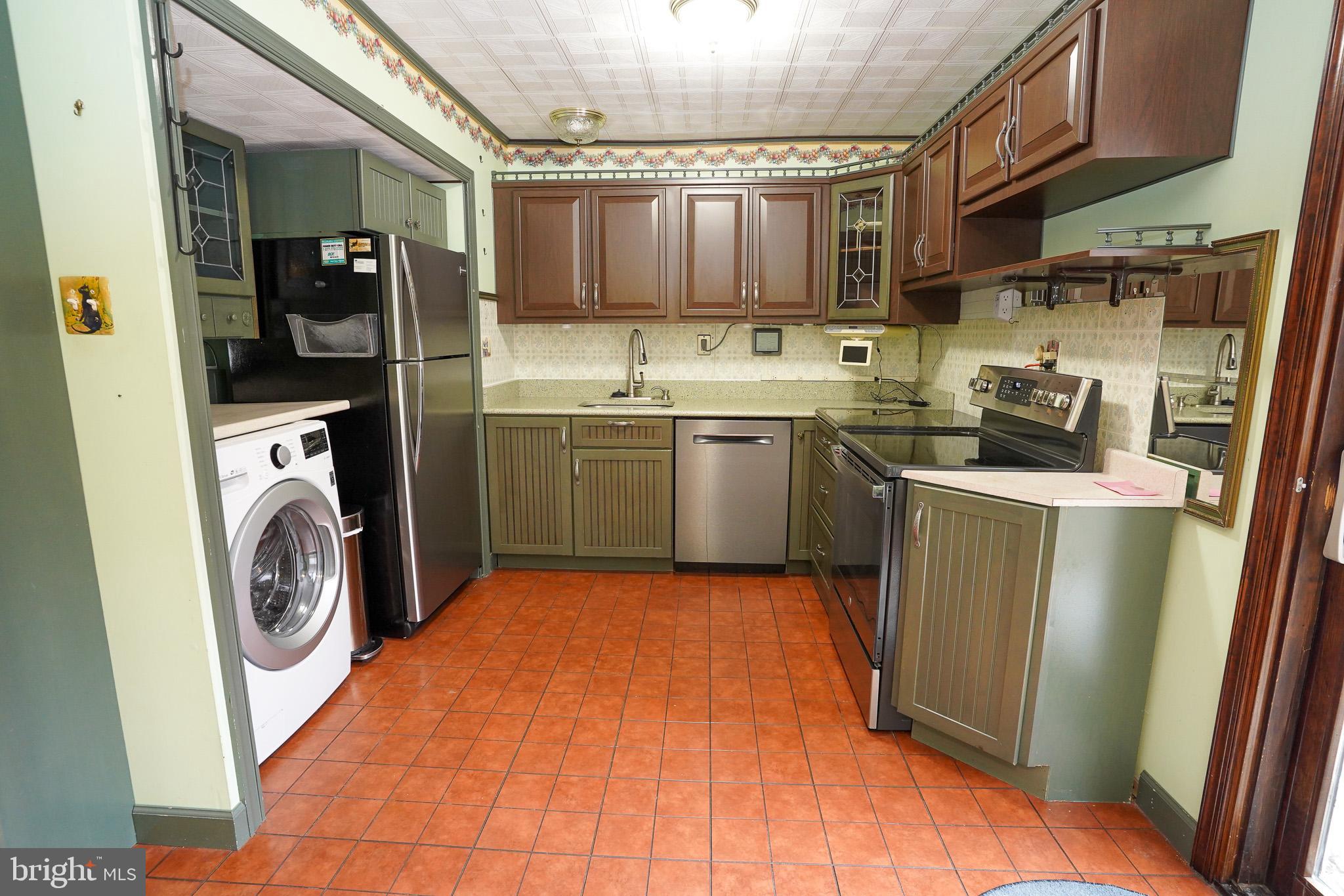 THE PROVINCES - Residential Lease