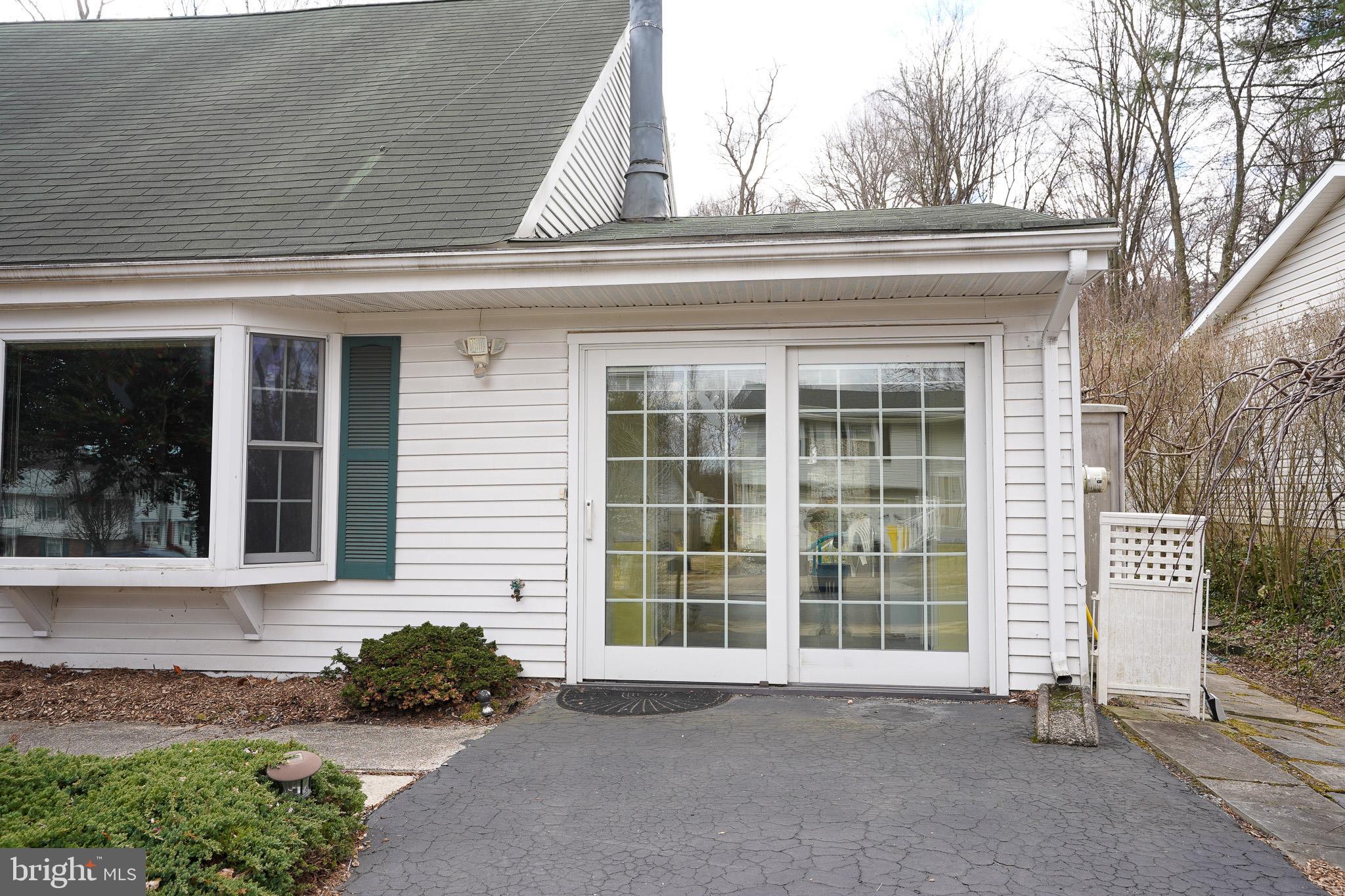 THE PROVINCES - Residential Lease