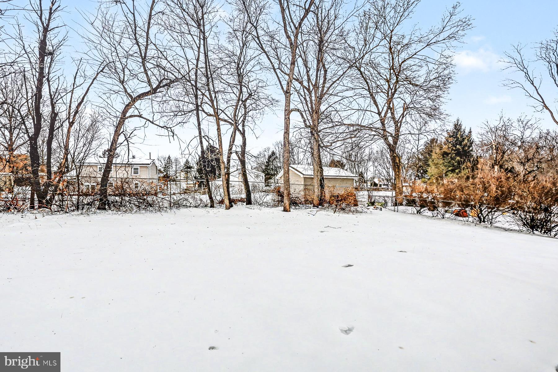 LAWNFORD ACRES - Residential