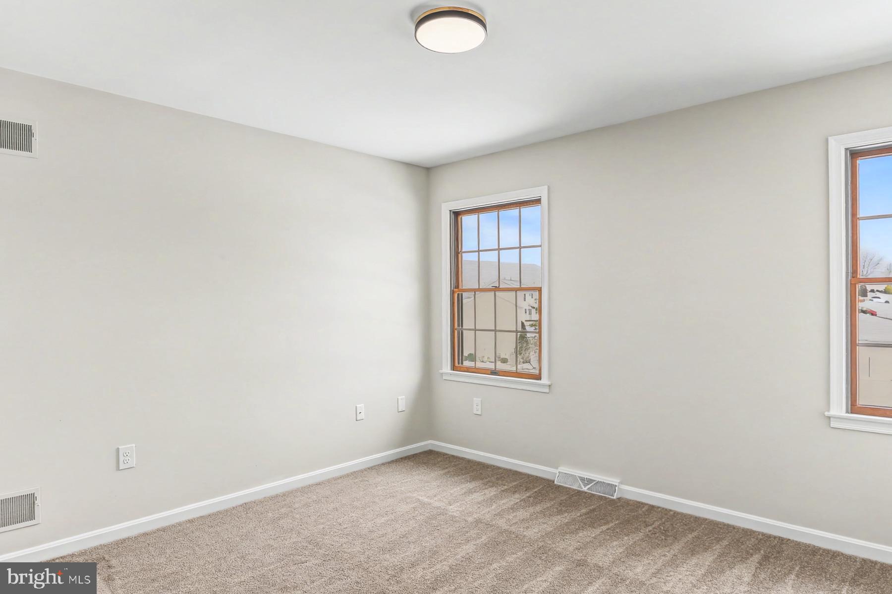 LAWNFORD ACRES - Residential