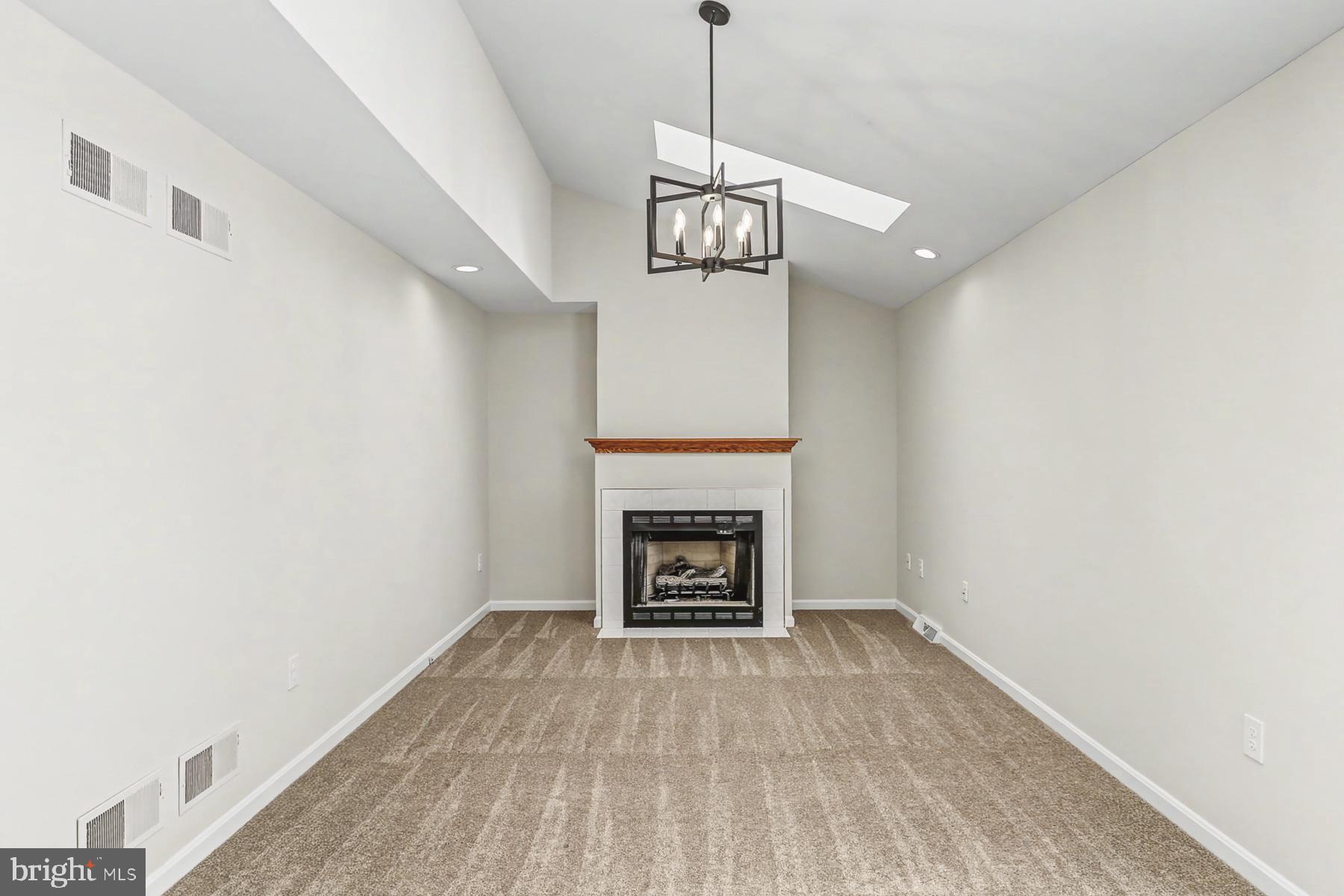 LAWNFORD ACRES - Residential