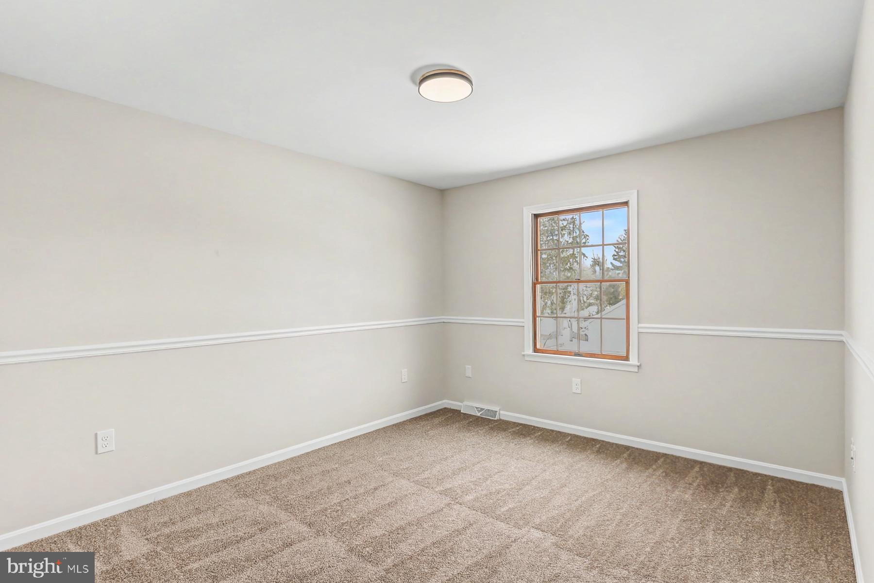 LAWNFORD ACRES - Residential